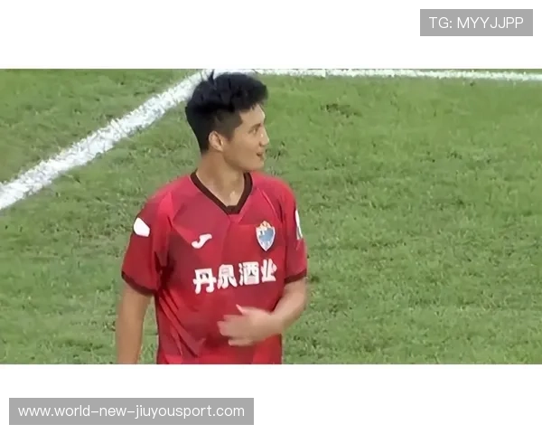 上海申花锋线加练射门,近角抽射连中死角 上海申花锋线加练射门,近角抽射连中死角